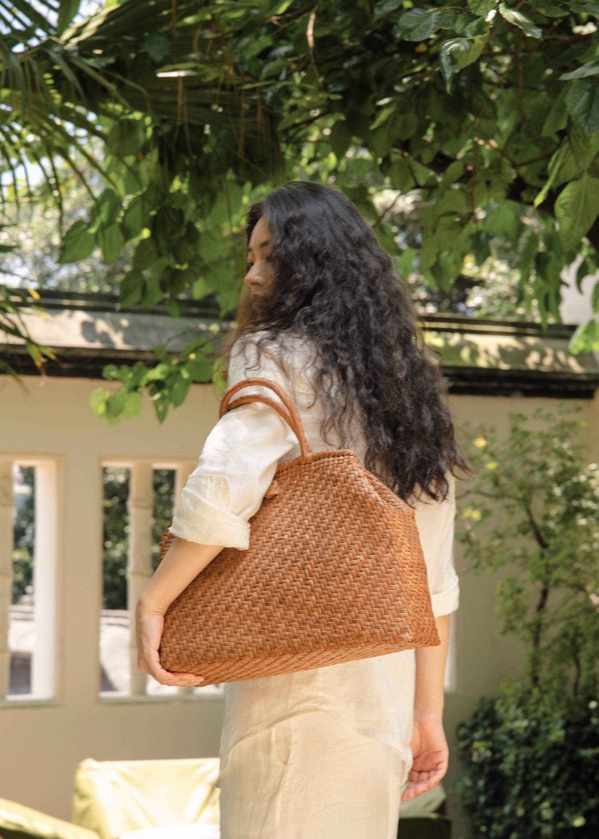 Handwoven Wild Grapevine Tote Bag Thorn Resumé Tote-Brief